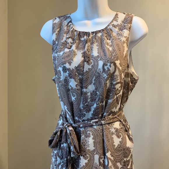 Express Dress - Picture 2 of 13